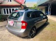 Kia Carens 2010 - Bán Kia Carens đời 2010, màu bạc xe gia đình, giá 325tr xe còn mới