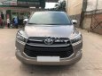 Toyota Innova 2.0E 2018 - Cần bán Toyota Innova 2.0E đời 2018, màu nâu số sàn, giá 656tr