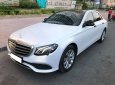 Mercedes-Benz E class E200 2017 - Cần bán xe Mercedes E200 sản xuất 2017, màu trắng số tự động