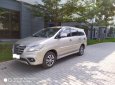 Toyota Innova 2.0E 2015 - Cần bán Toyota Innova 2.0E 2016, màu ghi vàng