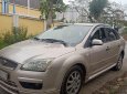 Ford Focus 2005 - Cần bán gấp Ford Focus 2005, màu vàng