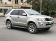 Toyota Fortuner 2009 - Cần bán lại chiếc  Toyota Fortuner đời 2009 giá cực kì thấp, đầy đủ tiện nghi