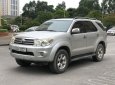 Toyota Fortuner 2009 - Cần bán lại chiếc  Toyota Fortuner đời 2009 giá cực kì thấp, đầy đủ tiện nghi