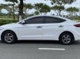 Hyundai Elantra 2017 - Bán Hyundai Elantra năm 2017, màu trắng  