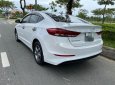 Hyundai Elantra 2017 - Cần bán Hyundai Elantra MT sản xuất 2017, màu trắng số sàn