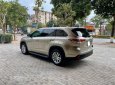 Toyota Highlander LE 2.7L 2015 - Cần bán Toyota Highlander LE 2.7L đời 2016, màu vàng cát, xe nhập