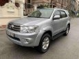 Toyota Fortuner 2011 - Bán Toyota Fortuner 2.5GMT đời 2011, màu bạc số sàn