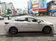 Hyundai Elantra 2017 - Cần bán lại xe Hyundai Elantra 1.6MT đời 2017, màu trắng chính chủ