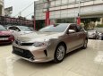 Toyota Camry   2017 - Cần bán lại xe Toyota Camry đời 2017, số tự động, giá chỉ 825 triệu