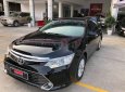 Toyota Camry 2016 - Cần bán Toyota Camry 2.0E năm sản xuất 2016, màu đen, 820tr