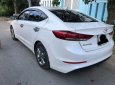 Hyundai Elantra 2017 - Cần bán lại xe Hyundai Elantra 1.6AT năm sản xuất 2017, màu trắng số tự động, giá 556tr