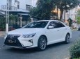 Toyota Camry 2018 - Bán nhanh với giá thấp chiếc Toyota Camry 2.5Q, sản xuất 2018, màu trắng, giao xe nhanh