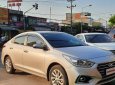 Hyundai Accent 2018 - Bán lại chiếc Hyundai Accent 1.4 AT bản tiêu chuẩn đời 2018, màu bạc, giao nhanh