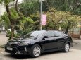 Toyota Camry 2017 - Bán ô tô Toyota Camry 2.0 sản xuất năm 2017, màu đen, giá 820tr