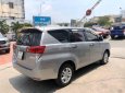 Toyota Innova  2.0E 2017 - Cần bán xe Toyota Innova 2.0E đời 2017, màu bạc 