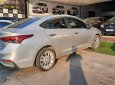 Hyundai Accent 2018 - Bán lại chiếc Hyundai Accent 1.4 AT bản tiêu chuẩn đời 2018, màu bạc, giao nhanh