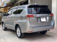 Toyota Innova 2017 - Bán ô tô Toyota Innova sản xuất năm 2017, màu xám, 555tr