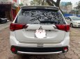 Mitsubishi Outlander 2.0 Premium 2019 - Cần bán lại xe Mitsubishi Outlander 2.0 Premium năm sản xuất 2019, màu trắng giá cạnh tranh