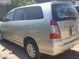 Toyota Innova 2013 - Cần bán gấp Toyota Innova 2.0EMT năm sản xuất 2013, màu bạc xe gia đình