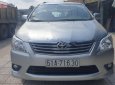 Toyota Innova 2.0E 2013 - Bán Toyota Innova 2.0E đời 2013, màu bạc, giá 398tr