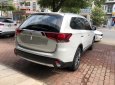 Mitsubishi Outlander 2018 - Bán xe Mitsubishi Outlander đời 2018, màu trắng số tự động