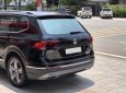 Volkswagen Tiguan 2018 - Hòa Bình Auto cần bán xe Volkswagen Tiguan đời 2019, màu đen, xe siêu lướt