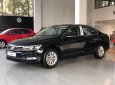 Volkswagen Passat Bluemotion Comfort 2018 - Volkswagen Passat Comfort nhập khẩu nguyên chiếc, GIAO NGAY, TẶNG 100% PHÍ TRƯỚC BẠ + TRẢ GÓP 0% 1 NĂM, lấy xe từ 300tr