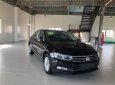 Volkswagen Passat Bluemotion Comfort 2018 - Volkswagen Passat Comfort nhập khẩu nguyên chiếc, GIAO NGAY, TẶNG 100% PHÍ TRƯỚC BẠ + TRẢ GÓP 0% 1 NĂM, lấy xe từ 300tr