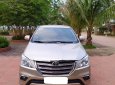 Toyota Innova 2.0E 2015 - Tôi cần bán chiếc xe ô tô Toyota Innova 2.0E màu ghi vàng 2014