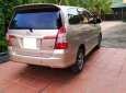 Toyota Innova 2.0E 2015 - Tôi cần bán chiếc xe ô tô Toyota Innova 2.0E màu ghi vàng 2014