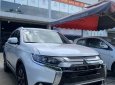Mitsubishi Outlander AT 2020 - Cần bán xe Mitsubishi Outlander AT đời 2020, màu trắng, 550tr