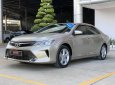 Toyota Camry 2.5Q 2015 - Bán ô tô Toyota Camry 2.5Q đời 2015, màu vàng, 880 triệu