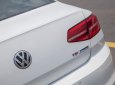 Volkswagen Passat comfort 2018 - Bán Volkswagen Passat comfort đời 2018, màu trắng