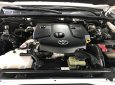 Toyota Hilux 2016 - Cần bán gấp Toyota Hilux đời 2016, màu trắng, xe nhập, số tự động, giá 730tr