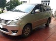 Toyota Innova E 2012 - Bán xe Toyota Innova E đời 2012, màu vàng cát, số sàn