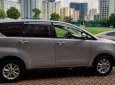 Toyota Innova 2.0E 2017 - Cần bán xe Toyota Innova 2.0E đời 2017, màu bạc, chính chủ