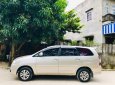 Toyota Innova 2.0E 2015 - Cần bán lại xe Toyota Innova 2.0E đời 2015, màu vàng, số sàn