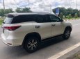 Toyota Fortuner 2020 - Bán Toyota Fortuner 2020 tự động dầu màu trắng