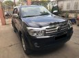 Toyota Fortuner 2010 - Bán Toyota Fortuner 2010 tự động, máy xăng, màu đen sang trọng