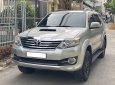 Toyota Fortuner 2016 - Gia đình cần bán xe Toyota Fotuner 2016, số sàn, màu bạc