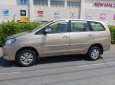 Toyota Innova 2011 - Nhà mình bán Toyota Innova 2011, số sàn, màu vàng cát