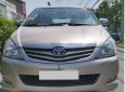 Toyota Innova 2011 - Nhà mình bán Toyota Innova 2011, số sàn, màu vàng cát