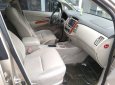 Toyota Innova 2013 - Gia đình bán Toyota Innova 2013, số tự động, màu vàng cát