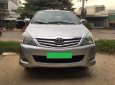 Toyota Innova 2011 - Gia đình bán Innova 2011, số sàn, màu bạc