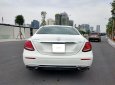 Mercedes-Benz E200 2017 - Tôi cần bán Mercedes E200 Exclusive, sản xuất 2017, số tự động, màu trắng