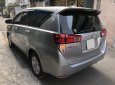 Toyota Innova 2017 - Gia đình cần bán xe Toyota Innova 2017 số sàn, màu bạc, còn mới tinh