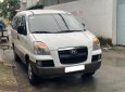 Hyundai Starex 2004 - Gia đình cần bán bán tải Huyndai Starex 2004, số sàn, 800kg, màu trắng
