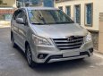 Toyota Innova 2016 - Nhà cần bán Innova 2016 số sàn màu bạc