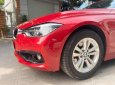 BMW 3 Series 2017 - Nhà tôi cần bán BMW 320i Model 2017 nhập Đức, số tự động, màu đỏ tươi