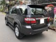 Toyota Fortuner 2011 - Nhà cần bán Toyota Fortuner 2011, tự động, máy xăng, hai cầu, màu xám chì